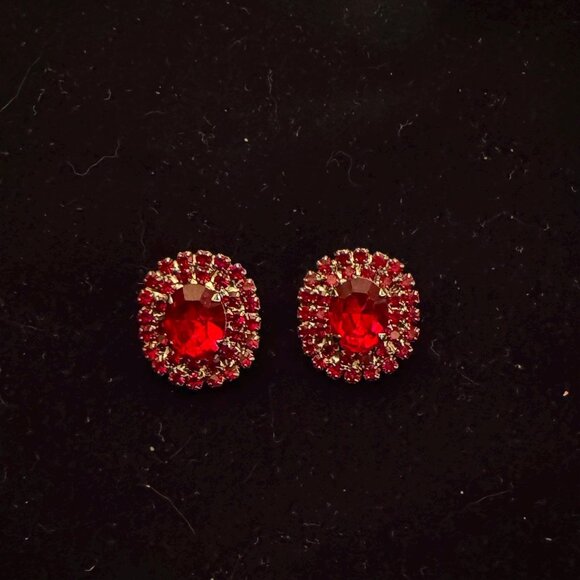 Vintage Red glass Ruby clip on earrings 5/8 inch wide prong set - Picture 2 of 10